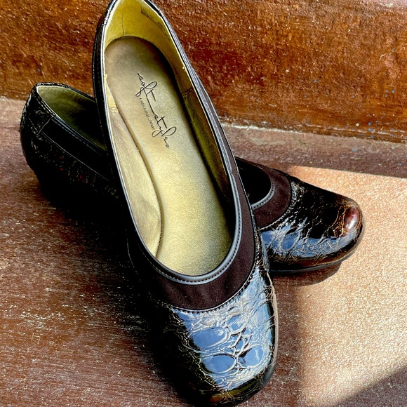 Hush Puppies Shoes - Womens 10 Hush Puppies Wedges Excellent Condition